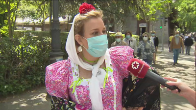 Los madrileños se acercan a la ermita a pedir a San Antonio