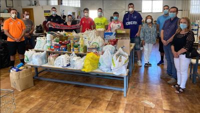 Clubes de balonmano y baloncesto de Móstoles recogen 1.500 kilos de alimentos