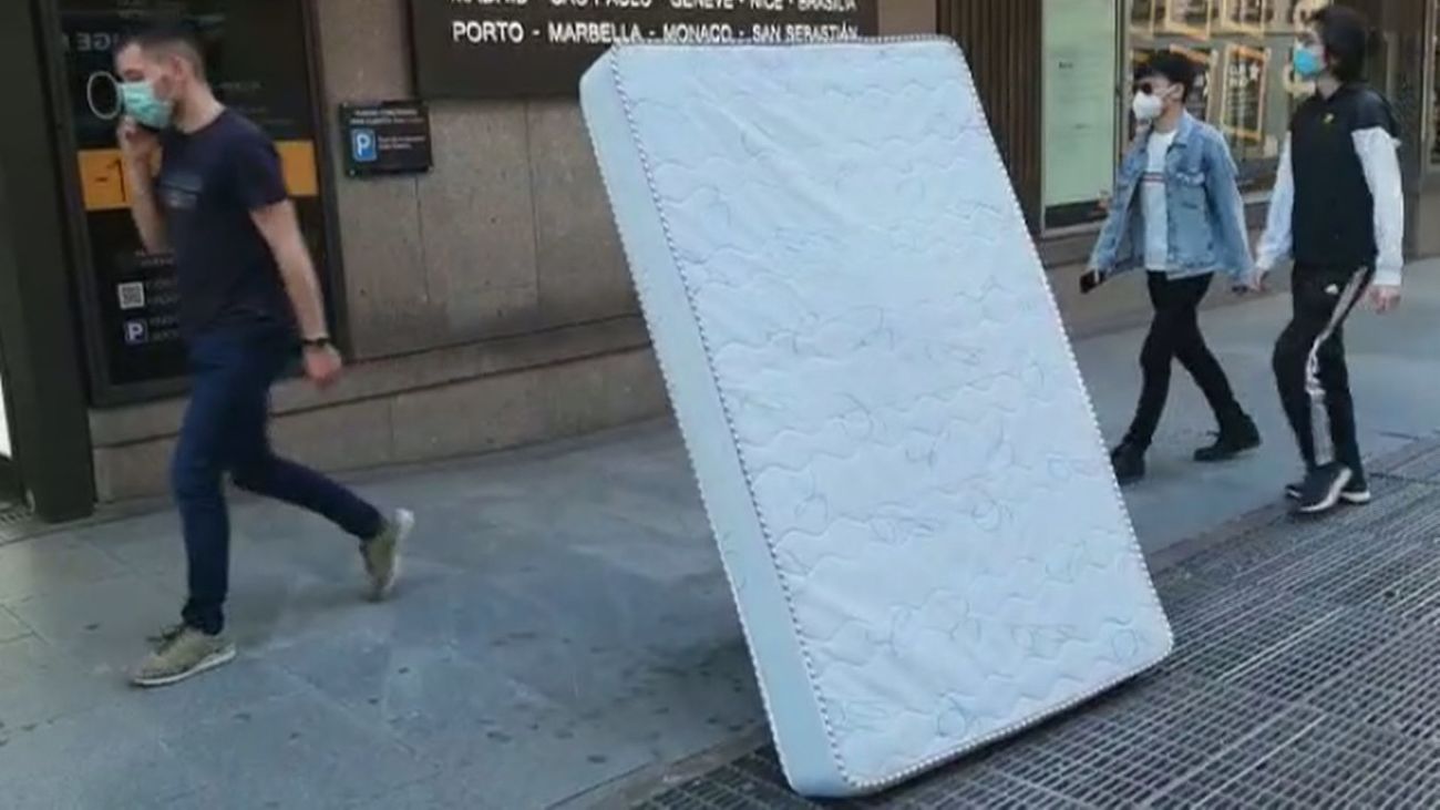 Colchón abandonado en la calle Preciados