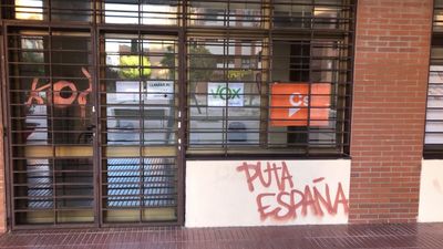 Pintadas ofensivas en las sedes de Ciudadanos y Vox en Alcorcón