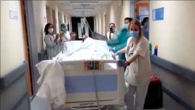 Sale de la UCI el último paciente covid-19 del Hospital de Arganda