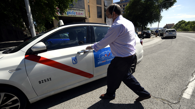 Malestar entre los taxistas en el primer día de solicitud de las ayudas del Ayuntamiento