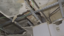 Lo que se esconde tras la caída del techo de un edificio putrefacto en Usera