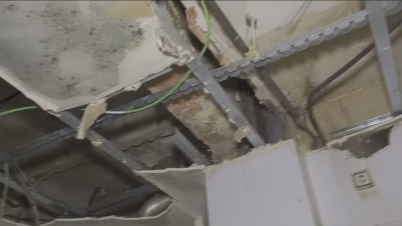 Lo que se esconde tras la caída del techo de un edificio putrefacto en Usera