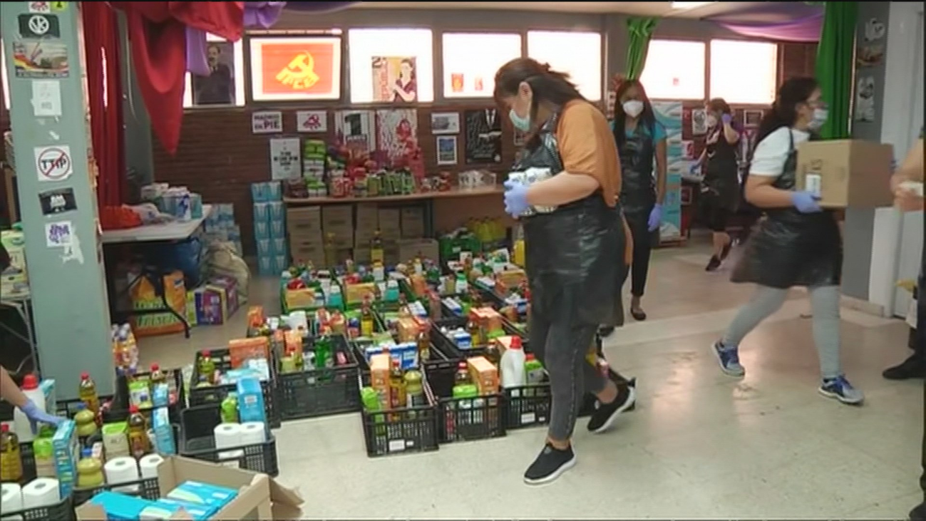 Las asociaciones de vecinos de Madrid duplican sus entregas de comida en un mes