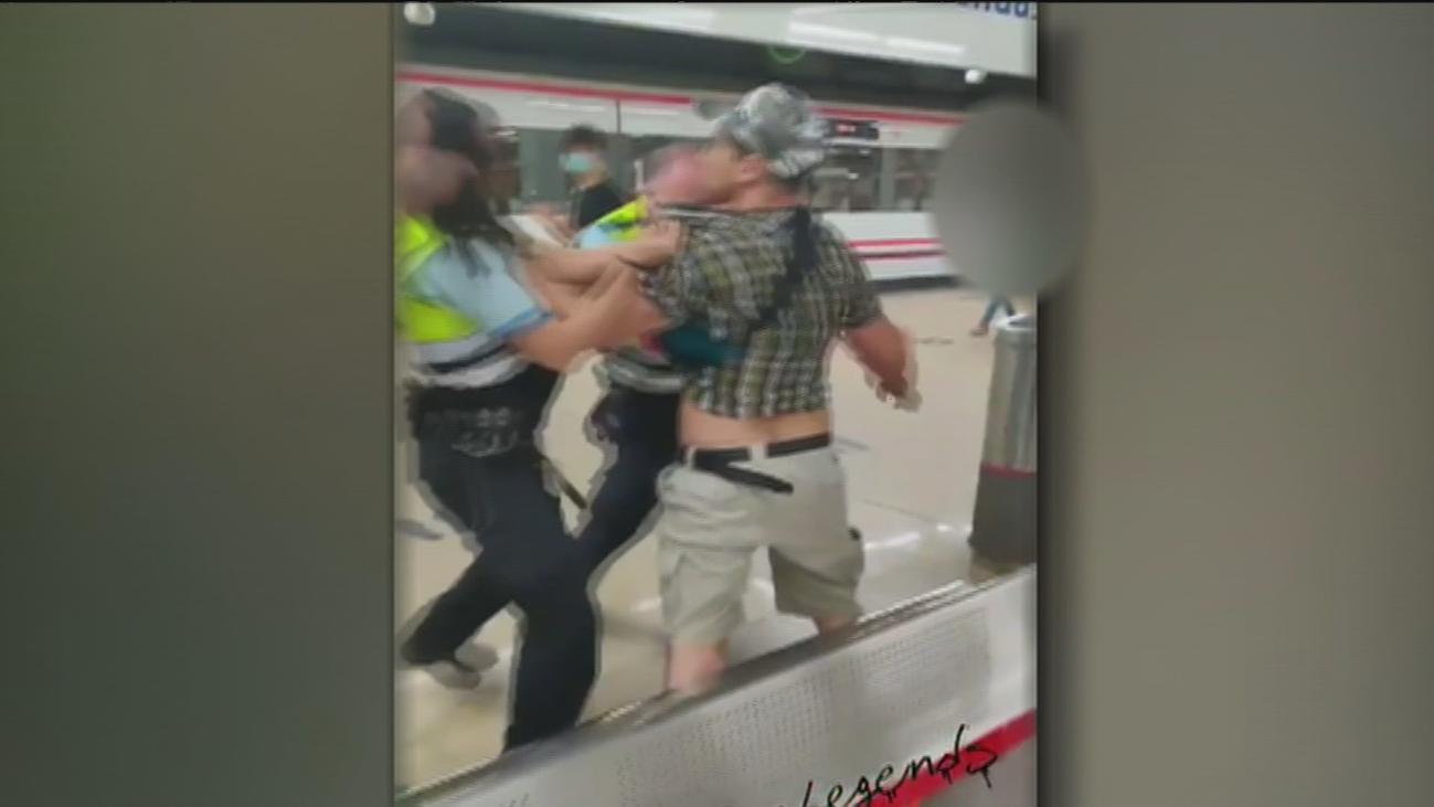 Violento forcejeo en la estación de Cercanías de Getafe tras negarse un viajero a usar mascarilla