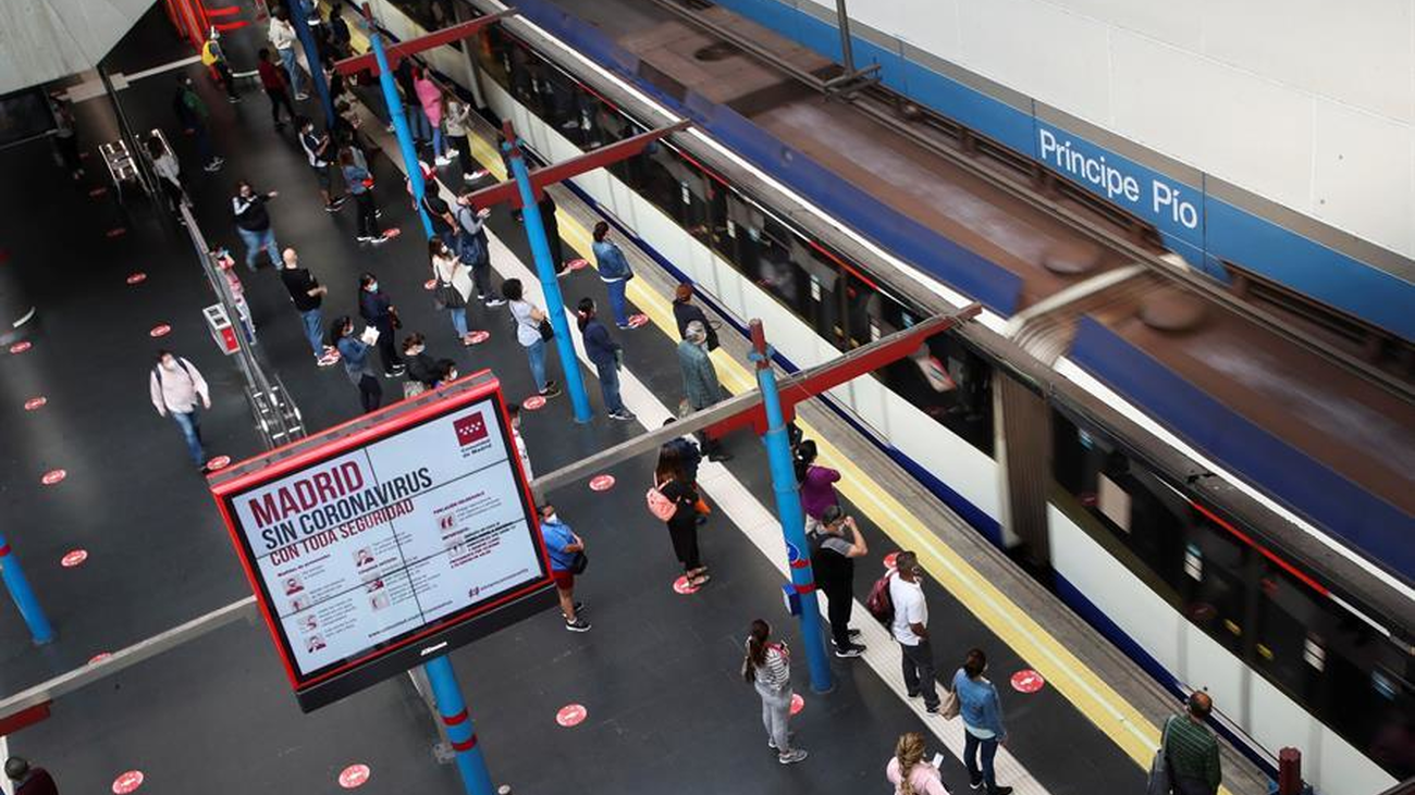 Una app de Metro de Madrid para móvil permite saber cuál es la ruta con menos gente y la frecuencia de trenes