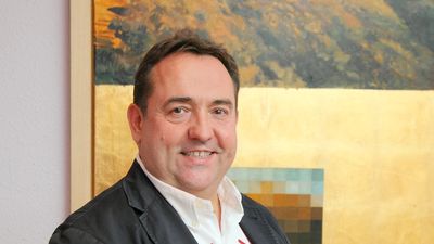 José Luis Yzuel: “Con microcréditos, bonos y rebaja del IVA evitaríamos la pérdida de 400.000 empleos”