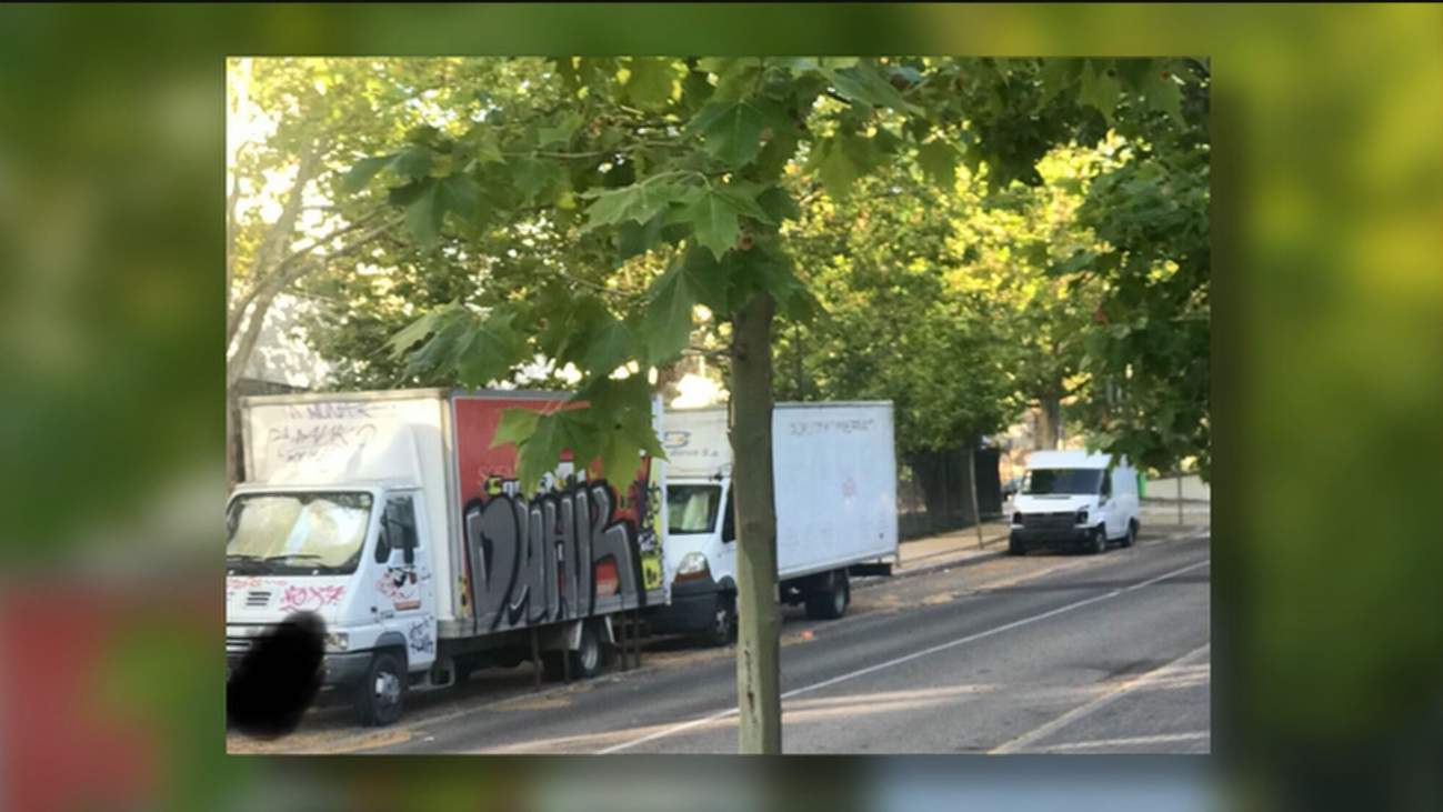 Un cementerio de furgonetas en una calle de San Sebastian de los Reyes