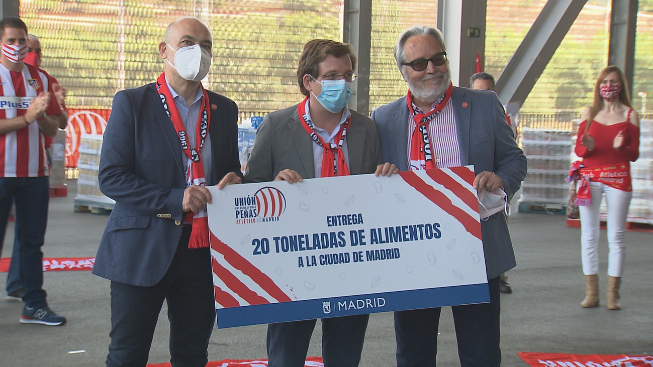 La Unión de Peñas del Atlético  dona al Ayuntamiento de Madrid 20 toneladas de alimentos