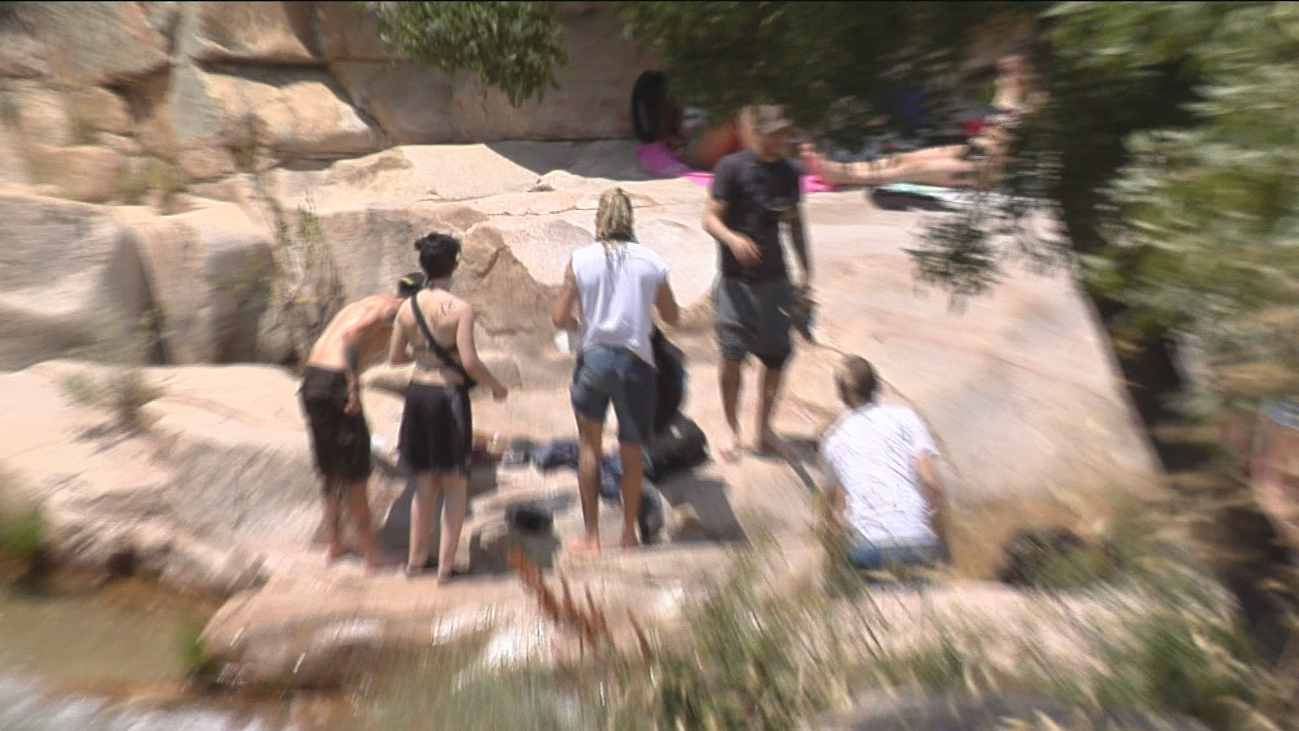 Pillados bañándose en La Pedriza pese a su prohibición