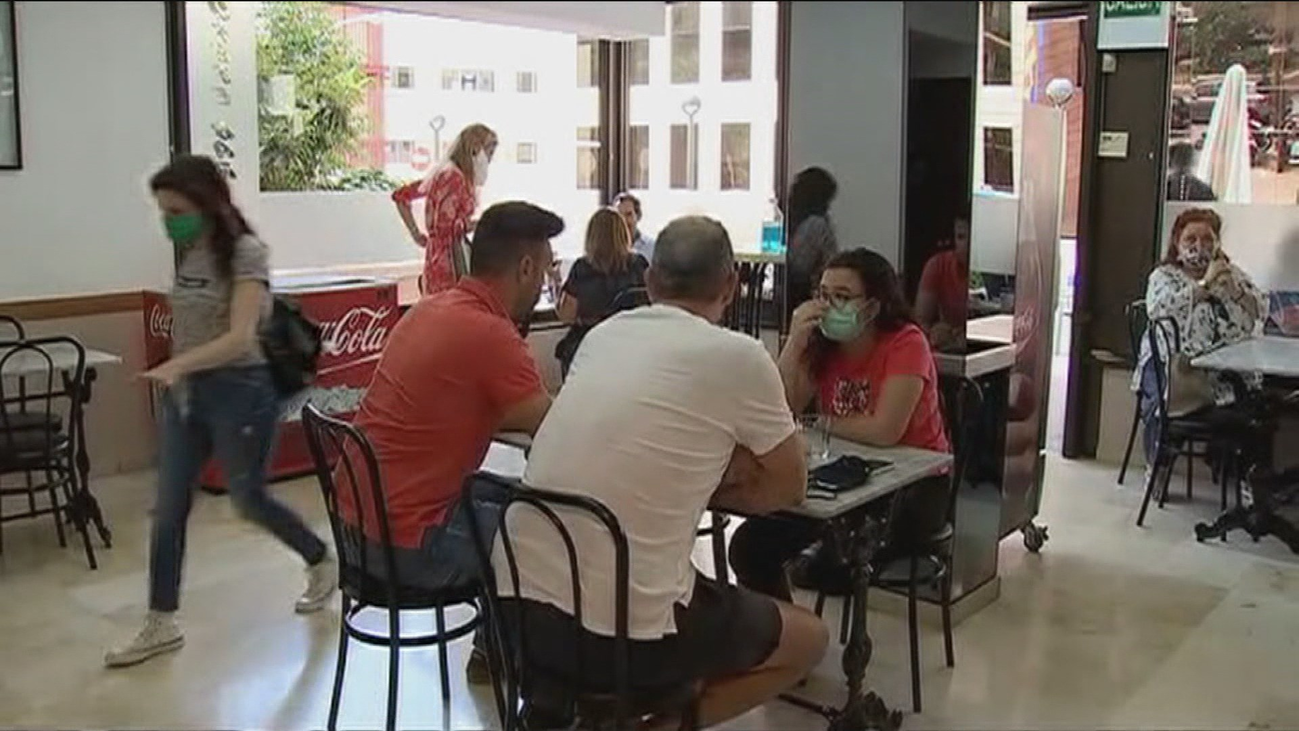 Comercios y hostelería se activan con mayor espacio y se adaptan al aforo del 60 por ciento