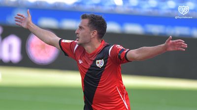 3-3. Dos penaltis polémicos y empate del Rayo ante el Deportivo