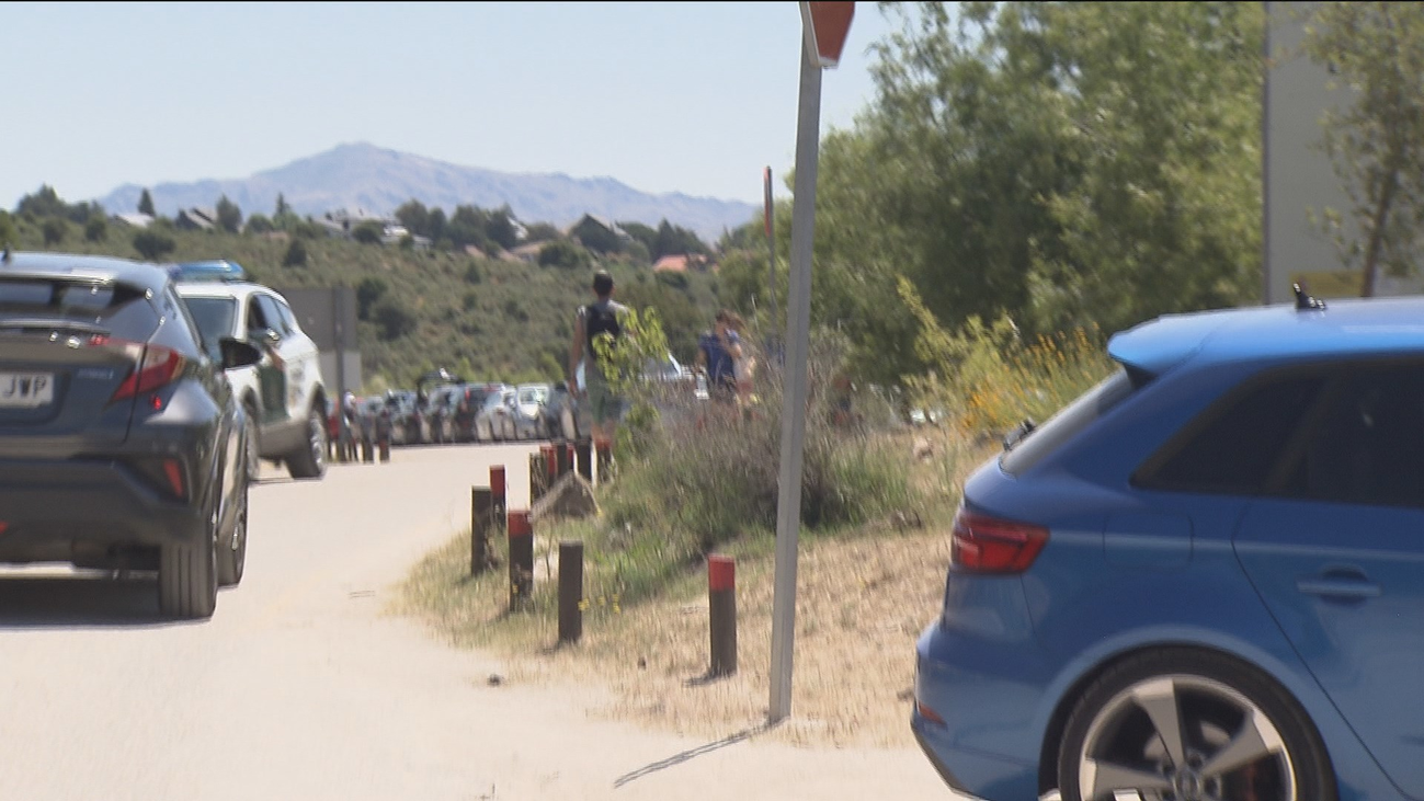 Los madrileños vuelven a colapsar los aparcamientos de la sierra