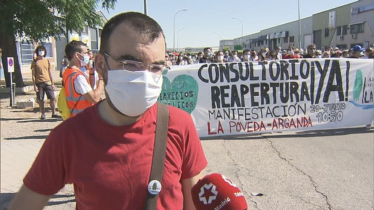 Miles de vecinos salen a la calle a reclamar la reapertura del centro de salud de La Poveda en Arganda