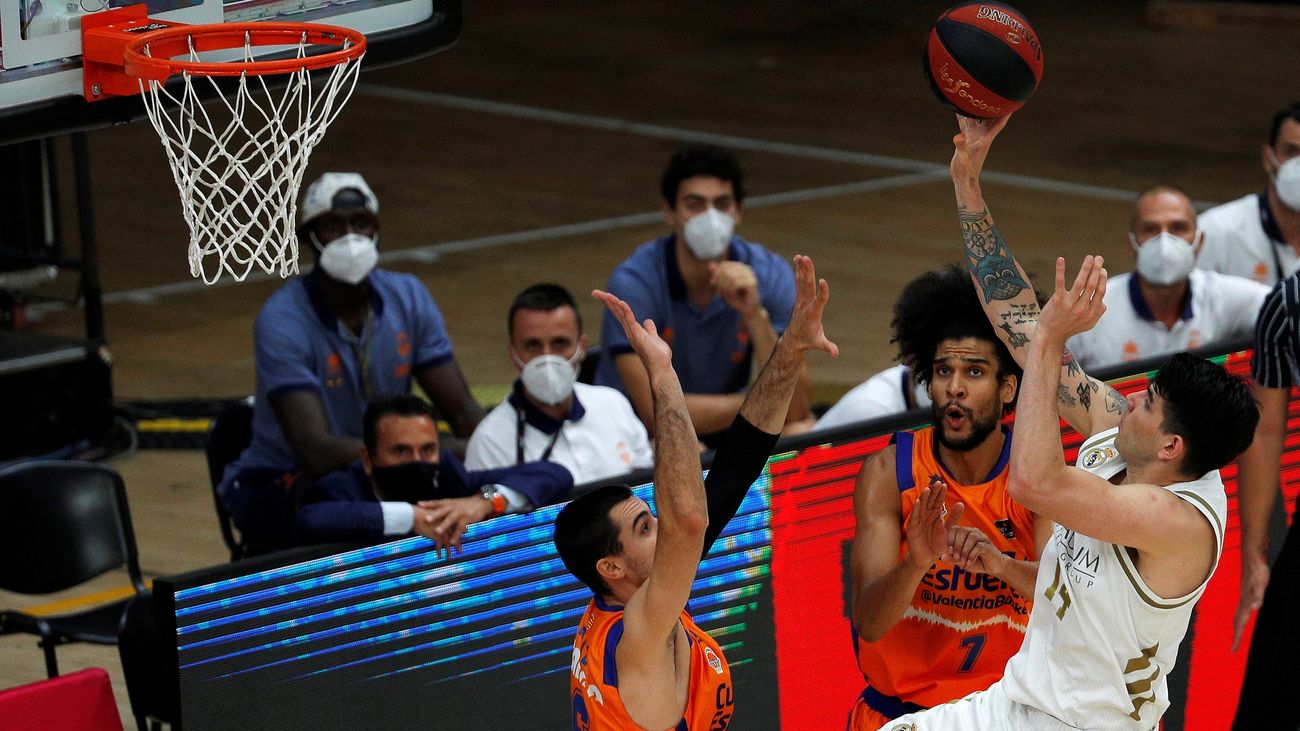 Deck ante el Valencia Basket