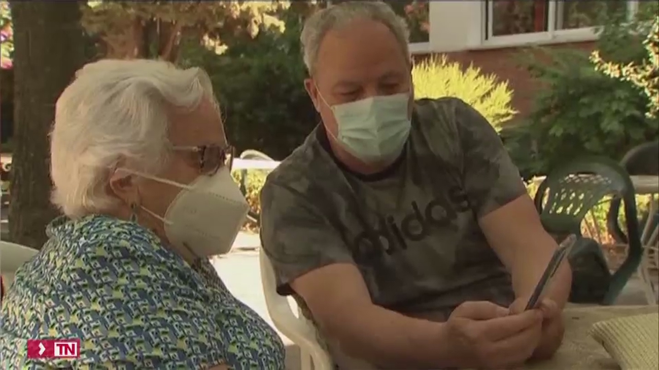 Aumentan las visitas a los mayores en las residencias madrileñas