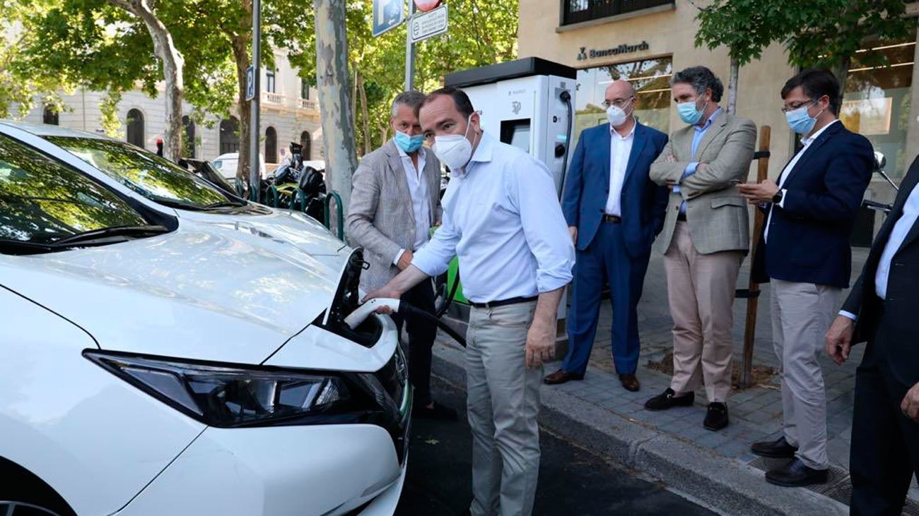 La capital estrena 12 nuevos puntos de recarga eléctrica rápida