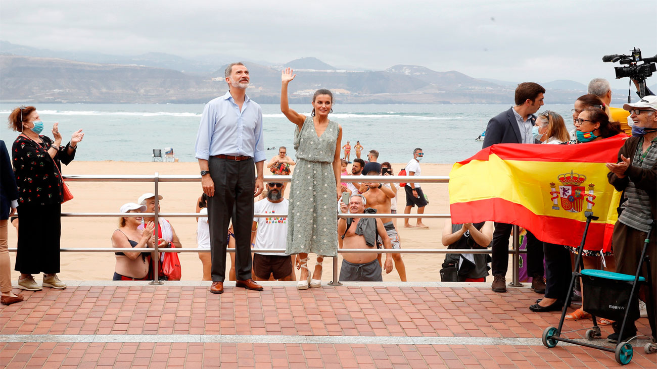 Los Reyes visitan Canarias para lanzar el mensaje de que "ya se puede viajar"