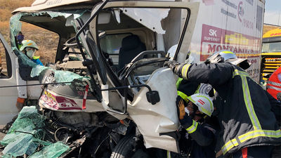 Un herido grave al chocar dos camiones en la M-50 en Getafe