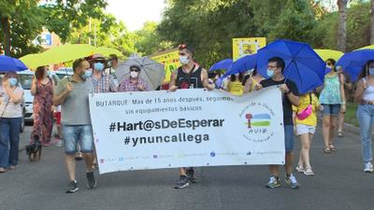 Doble protesta en Butarque para reclamar un centro de salud y un instituto