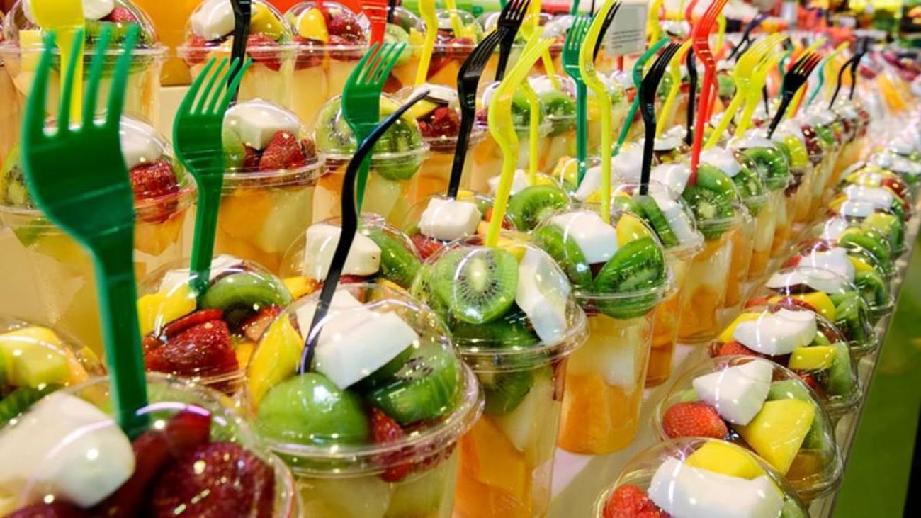 Los peligros de consumir fruta precortada