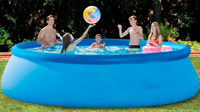 Las piscinas hinchables triunfan este verano, pero nos avisan de sus peligros
