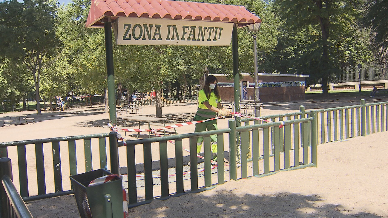 Madrid no reabre todas sus áreas infantiles al no poder desinfectar a diario