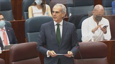 La Asamblea de Madrid, con voto secreto, salva al consejero de Sanidad de ser reprobado