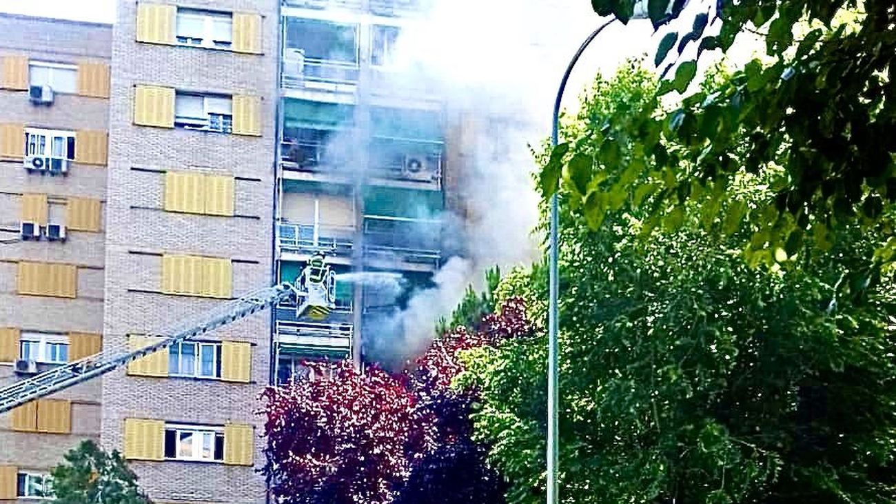 Incendio en una vivienda de la calle Maqueda