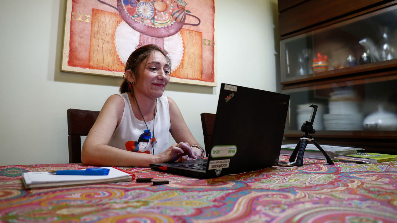 Una profesora, en medio de una videollamada