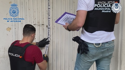 Liberados 61 inmigrantes que vivían hacinados en un sótano y en trasteros de Vallecas y Carabanchel