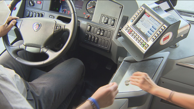 Los viajeros aplauden que se puedan volver a pagar en efectivo los billetes de autobús interurbano