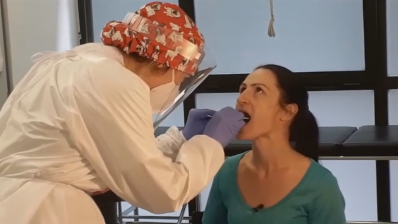 Seis robots permitirán aumentar hasta las 30.000 PCR diarias en hospitales