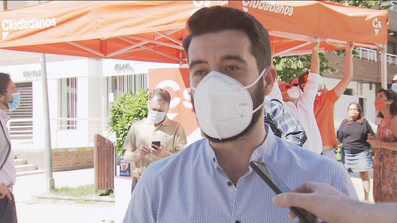 Zafra llama a "hacer política en la calle" para ayudar a los damnificados por la crisis