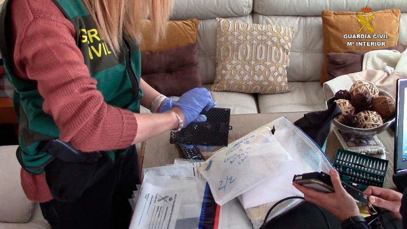 Detenido un hombre en Usera que abusaba de su hijastra y grababa material pedófilo con ella