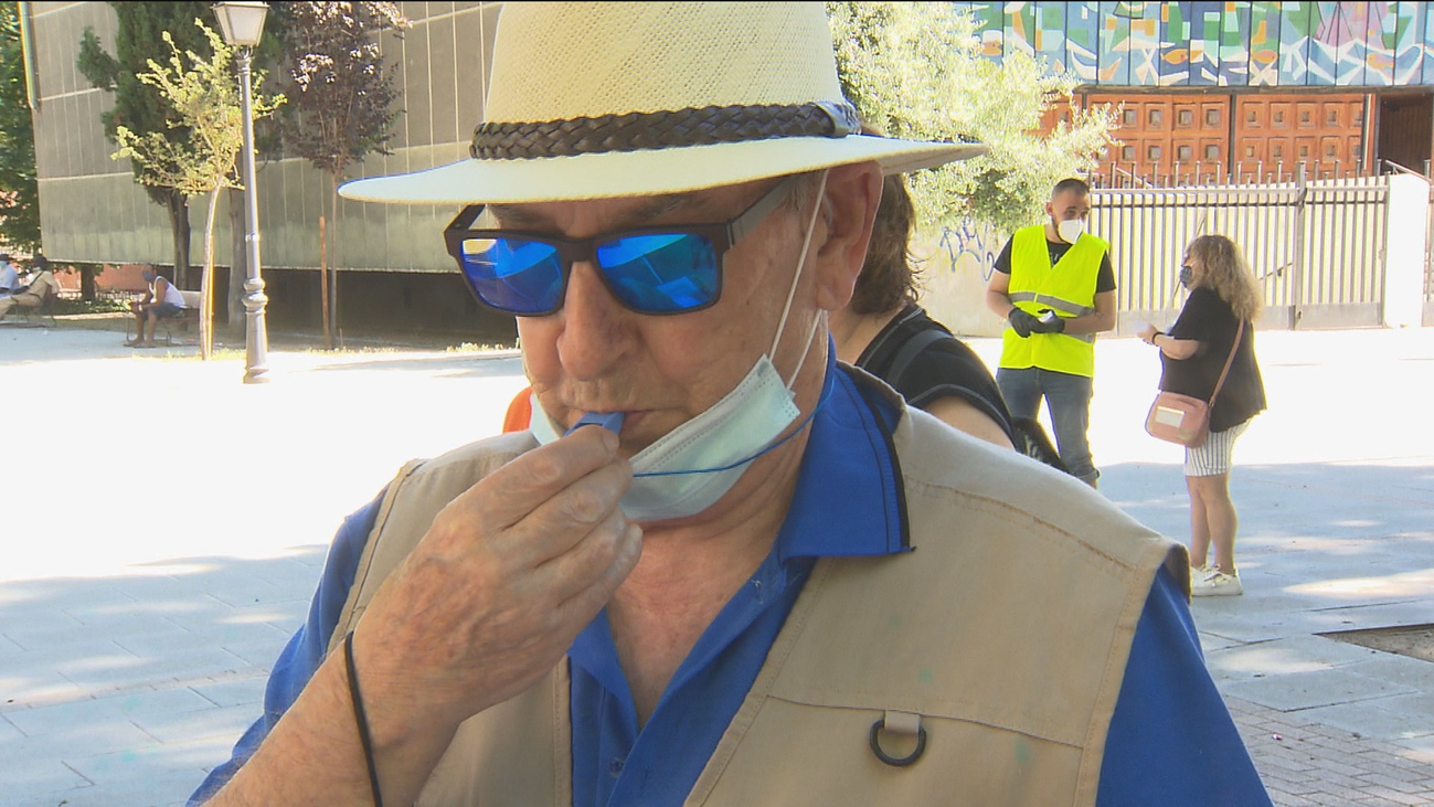 Silbatos solidarios en San Cristóbal para los mayores