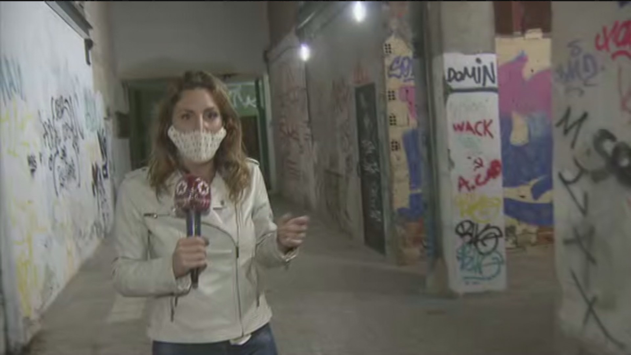 Vecinos de Alcorcón viven atemorizados por los okupas de un centro comercial bajo sus viviendas