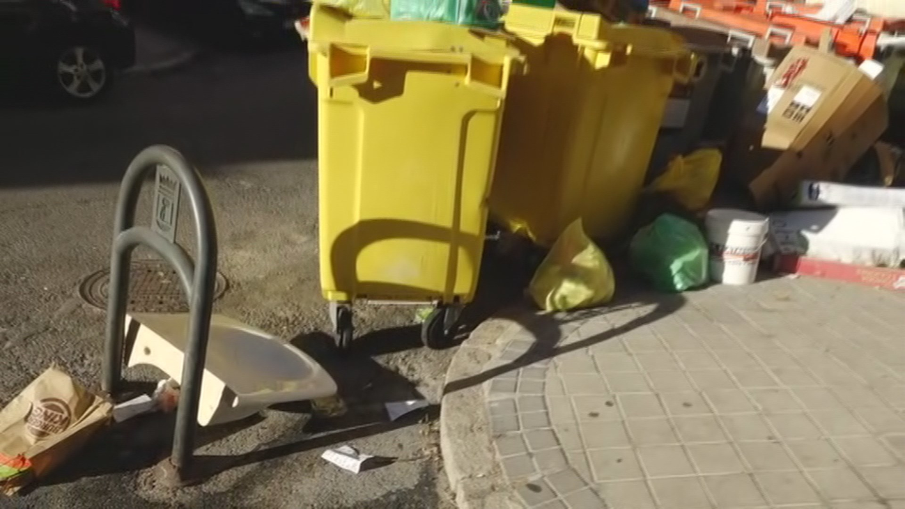 Denuncian la falta de limpieza, en Puerta del Ángel