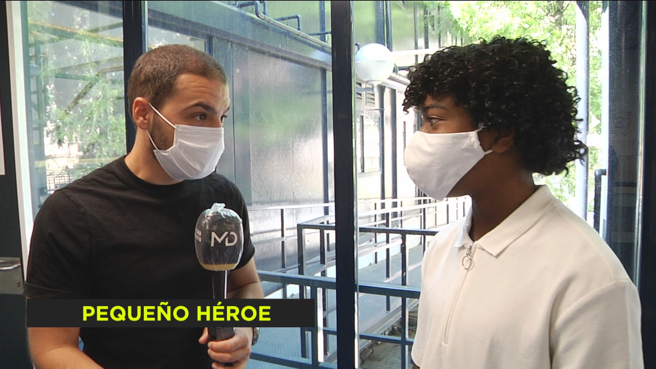 Un niño de 15 años salva la vida a una señora, en Cuidad Lineal