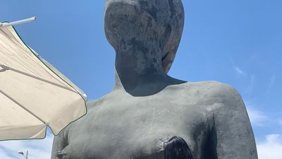 'La Mujer de Coslada' sufre un ataque vandálico y es restaurada por Antonio López