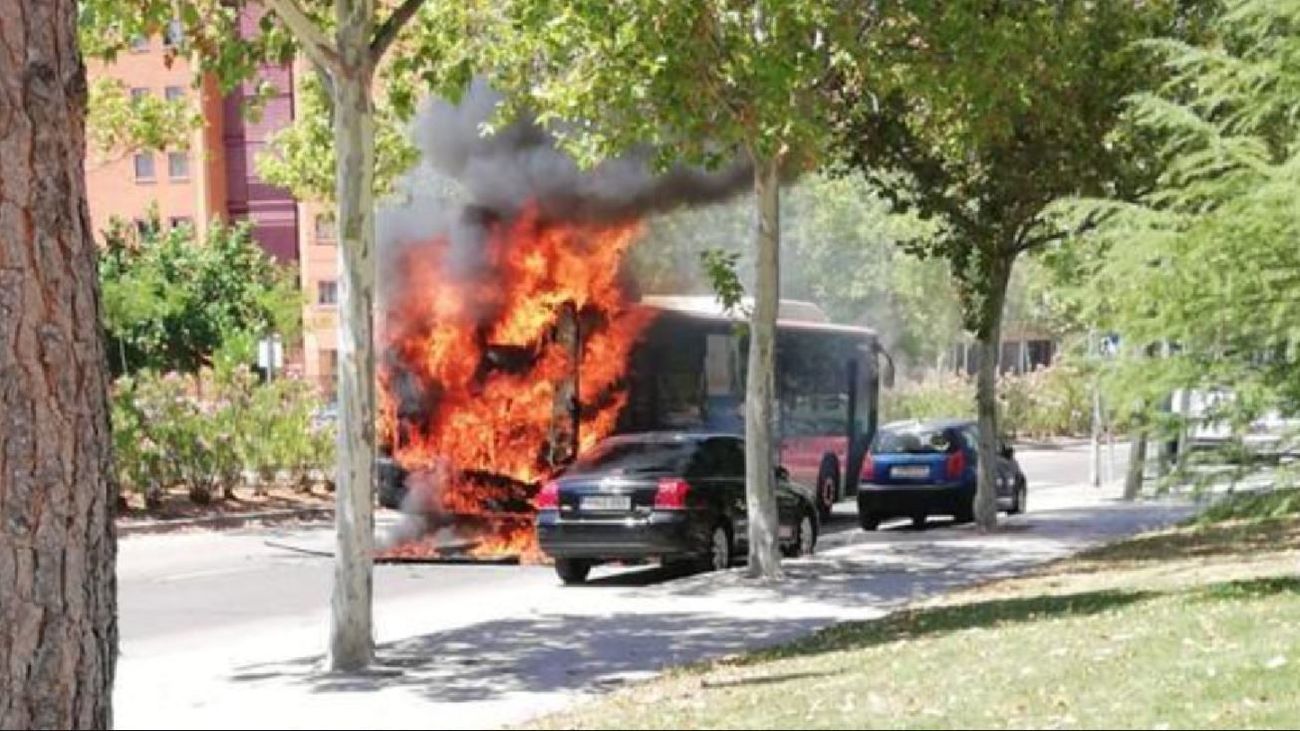 Arde un autobús en Fuenlabrada