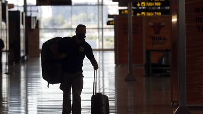 Comienzan los controles sanitarios a todos los pasajeros que lleguen a España