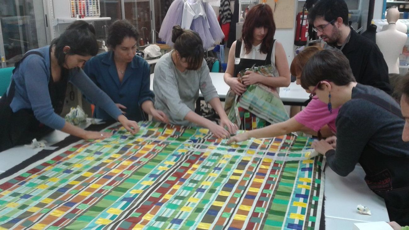 ¿Quieres formarte para trabajar en el teatro detrás del escenario?