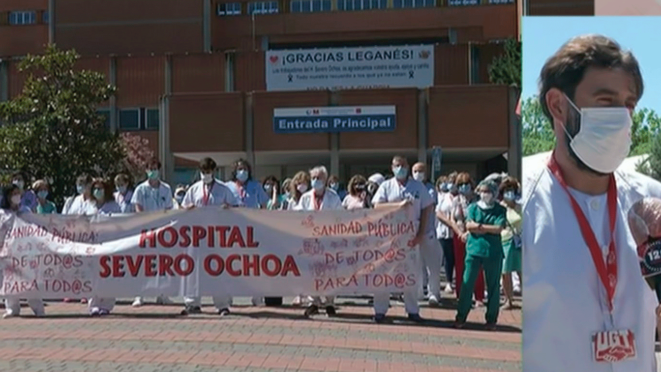 Los profesionales del hospital Severo Ochoa homenajean al pueblo de Leganés con una pancarta