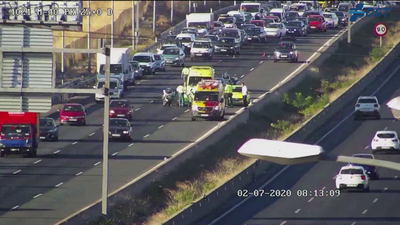 Hora punta llena de atascos en las carreteras de Madrid en este primer jueves de julio