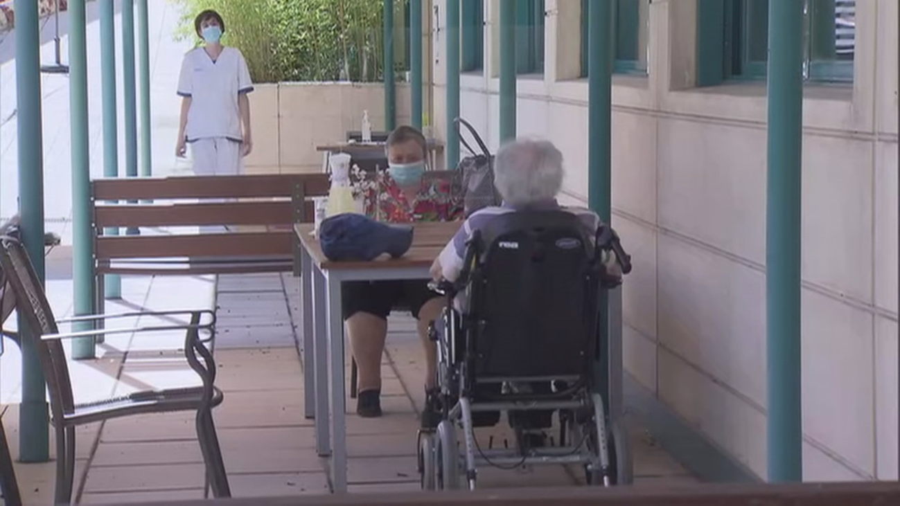 La Asamblea de Madrid pide por unanimidad medicalizar las residencias