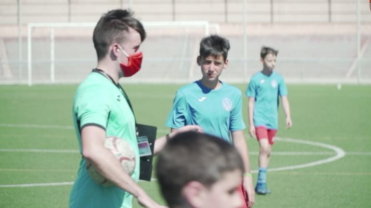 Así es la escuela de fútbol del CD Coslada