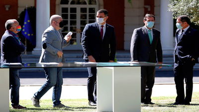 Sánchez y los agentes sociales firman el 'Pacto por la reactivación económica y el empleo'