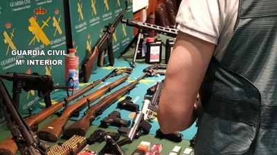 La Guardia Civil interviene más de 60 armas de fuego de una red de tráfico de armas para el crimen organizado